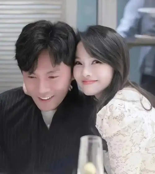 新年期间,秦昊的妻子伊能静选择了前往韩国旅行,带着女儿展现出了母女