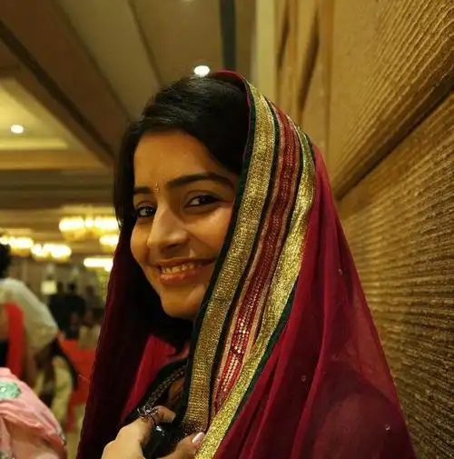 白种人不一定是白皮肤,为何印度人会被归类为白种人,美女还很多