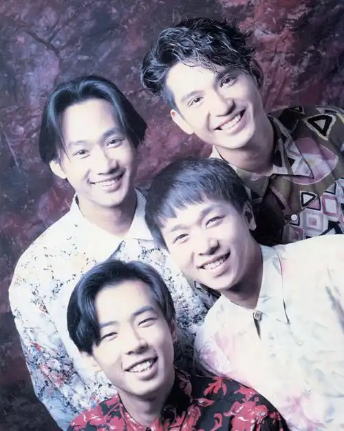 beyond早期为五人团体,这"五子入水(前)图"十分难得,当年玩摇滚喜欢留