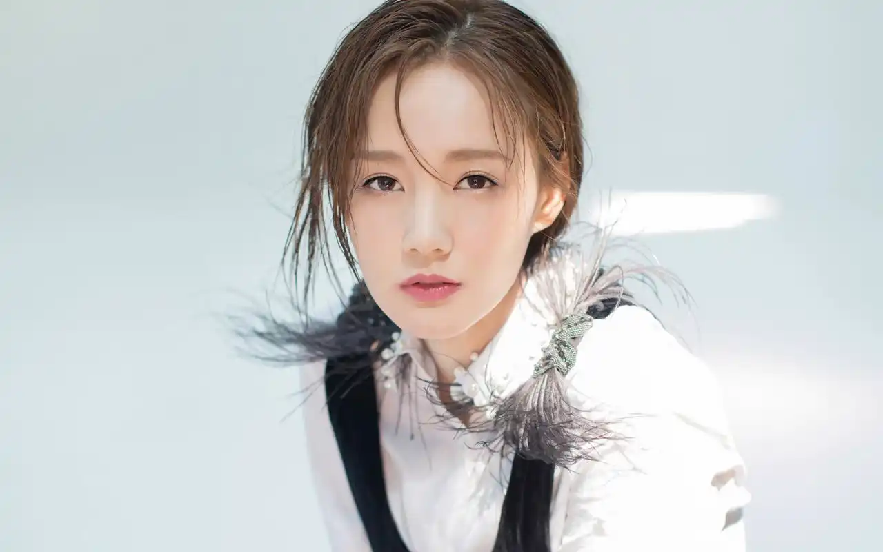 李一桐最新杂志性感魅力写真图片桌面壁纸