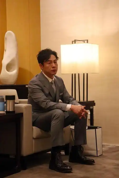 中年男人不想油腻就学张颂文,他的"去油穿搭",普通人也能照搬