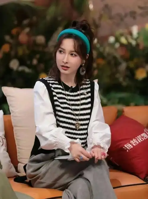 被40岁吴昕惊艳到了人到中年反而越变越美她的穿搭套路值得学