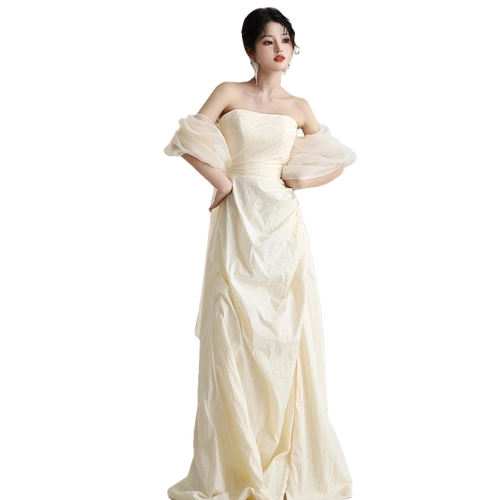 法式轻婚纱新娘结婚订婚晨袍礼服气质超仙小众缎面简约抹胸出门纱