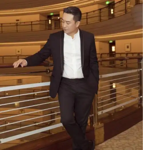 张嘉译娱乐圈中不一样的纯在梦幻般的经典大叔