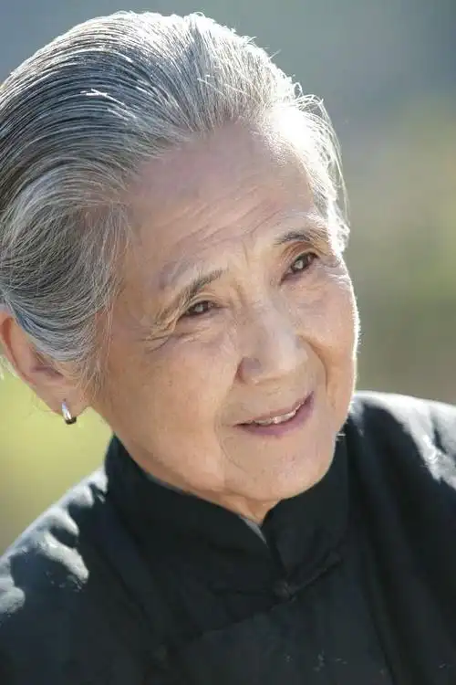 她曾是美女主持人演老年痴呆走红今90岁仍拍戏