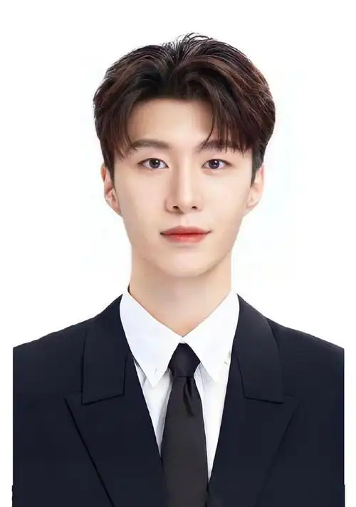 求好看的男明星的证件照