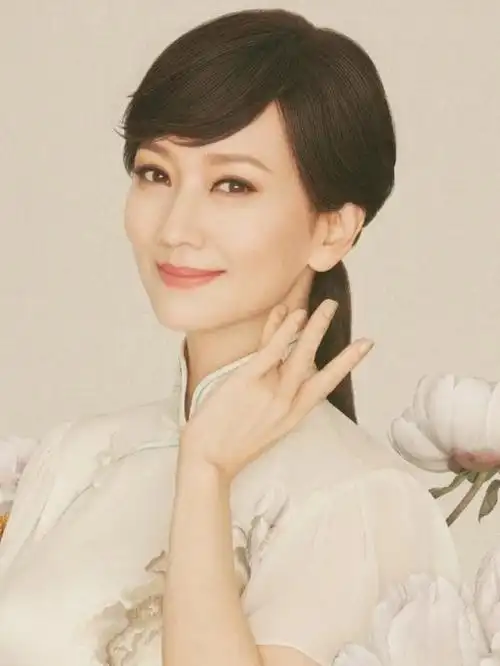 赵雅芝的气质和好肌肤一如年轻时,找不到岁月留下的痕迹.