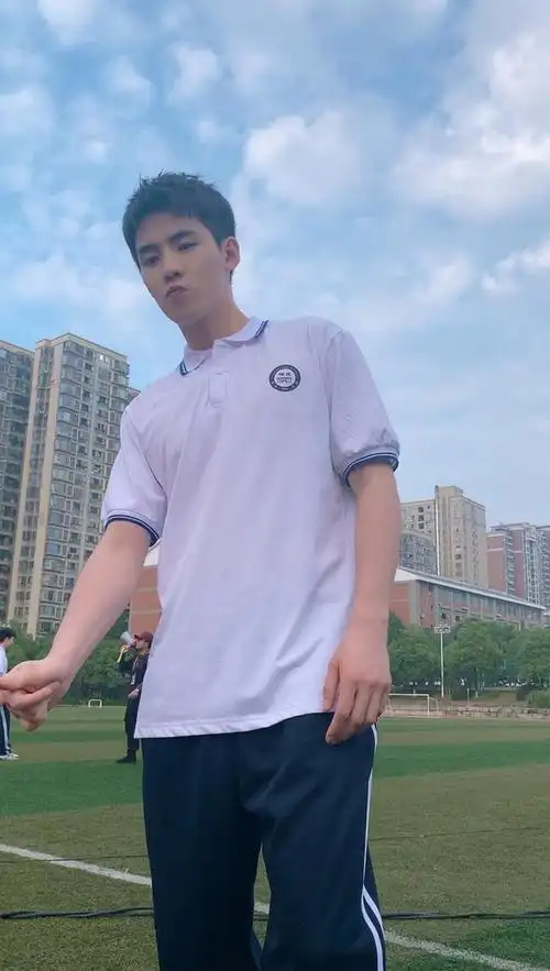 高中校草 删除 赞 (5)回应 来自 豆瓣app