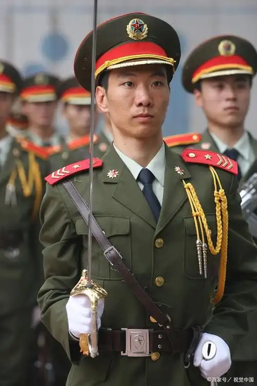 解放军的军装在中国国内以及国际上都享有着盛誉,在每个时代都体现了