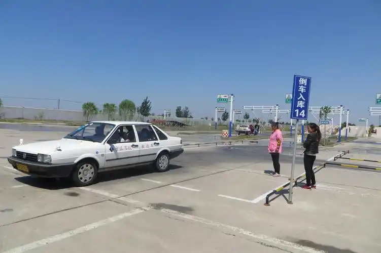 学车考驾照,有人觉得是件兄饕 新闻中心 驾校新闻      8,报名