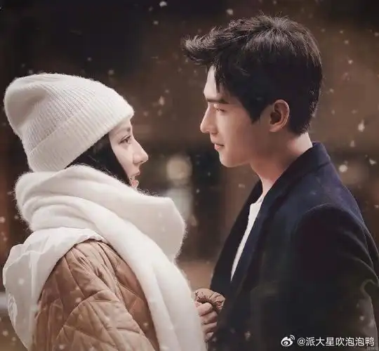 2021年,迪丽热巴与杨洋主演的《你是我的荣耀》在腾讯