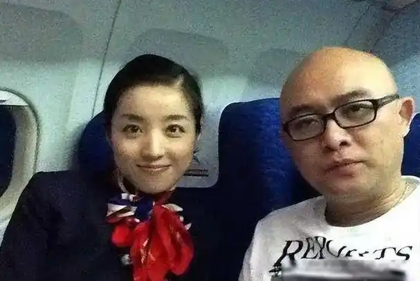 孟非隐瞒26年的妻子曝光,原来这么年轻,鲁豫一见直呼