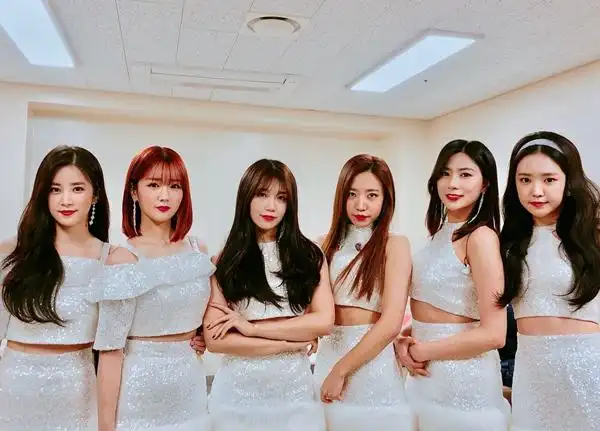 apink演唱会花絮照公开 吴夏荣郑恩地孙娜恩化身"宇宙精灵"【组图】