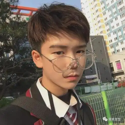 3款"超帅气"的男生刘海发型参考,剪完显年轻又好看!