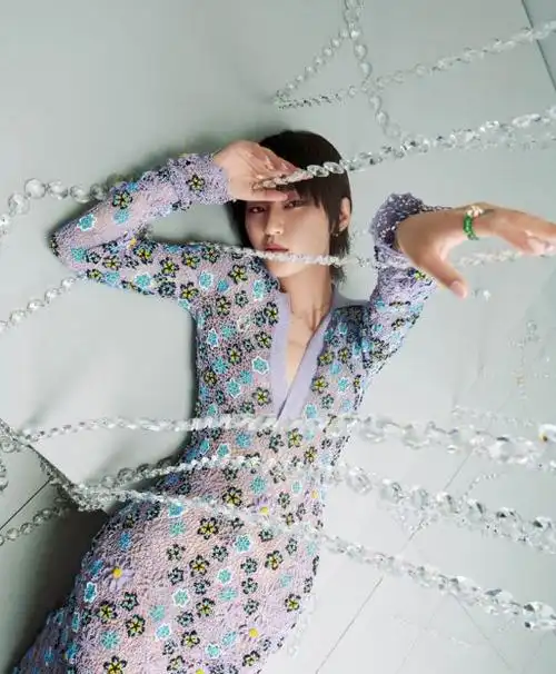 假小子照样很性感周笔畅穿人鱼裙大秀身材短发也藏不住女人味