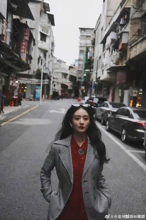 赵丽颖时尚街拍赵丽颖巴黎街拍赵丽颖最新街拍复古赵丽颖照片赵丽颖