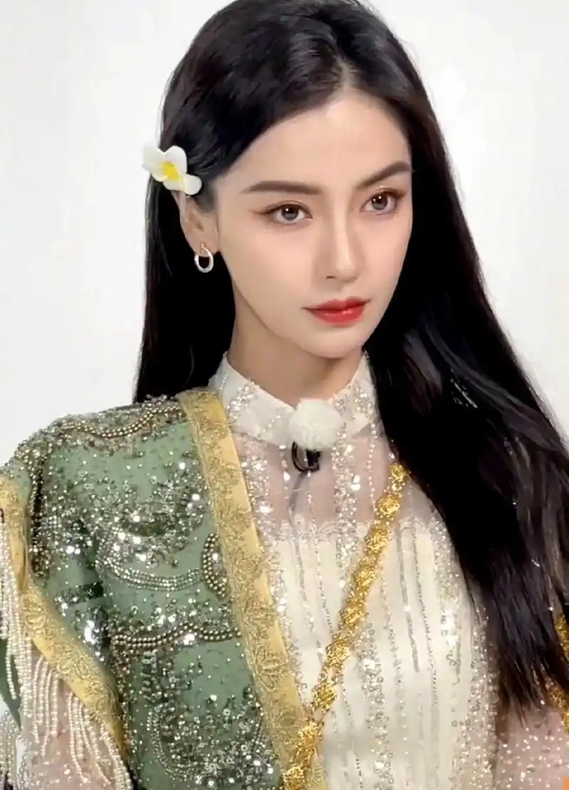 angelababy在泰国录制《奔跑吧兄弟》,现场照片曝光,太美了