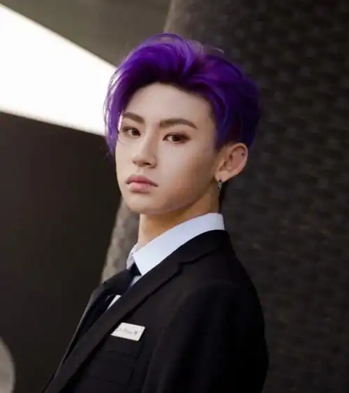 脏辫很潮偶练的小鬼王琳凯来了个更狠的紫色slay全场