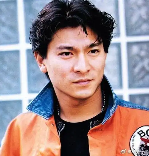 越是资历高的艺人,越是不喜欢把自己的私生活暴露出来,60岁的刘德华是