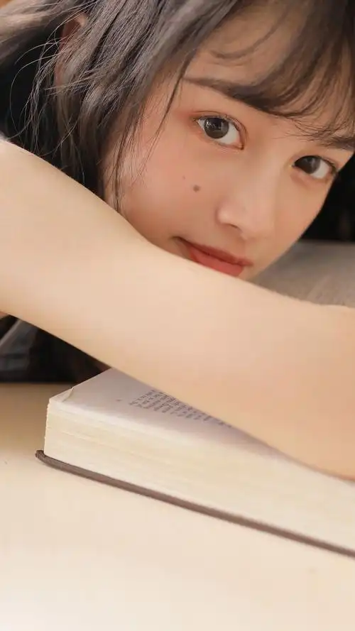 俏皮可爱女生手机壁纸图片