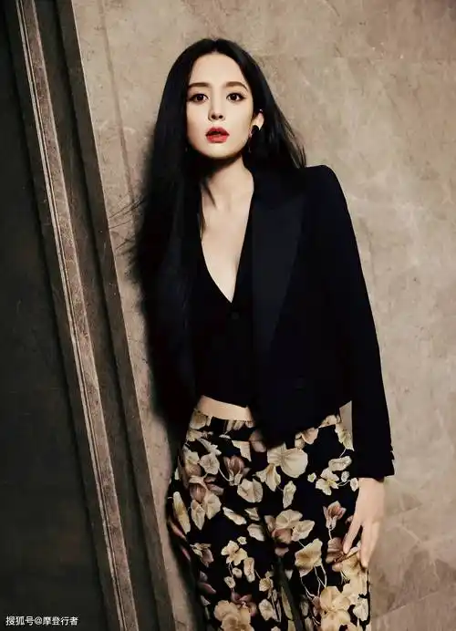 古力娜扎深v西装演绎摩登风潮_照片_写真_风格