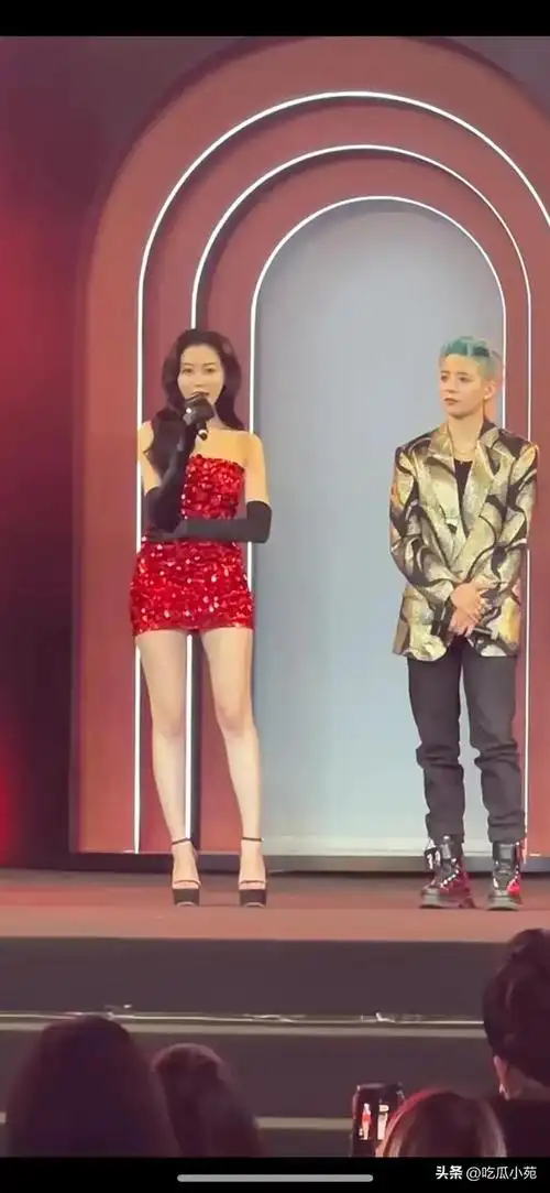 张天爱走秀生图身高略显娇小但气场好强又白又美