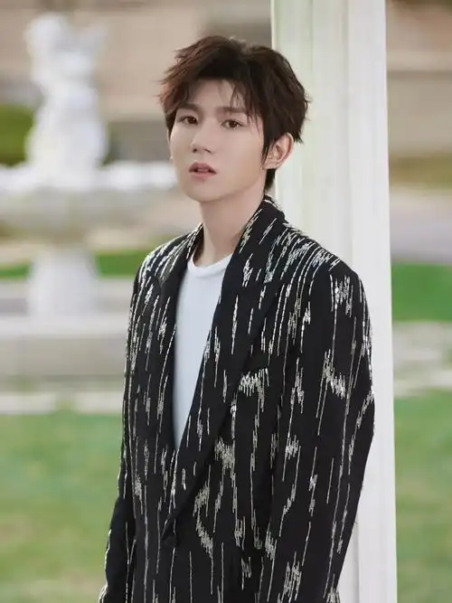 内娱高定小王子王源2021年高定衣橱大公开哪件最深得你心