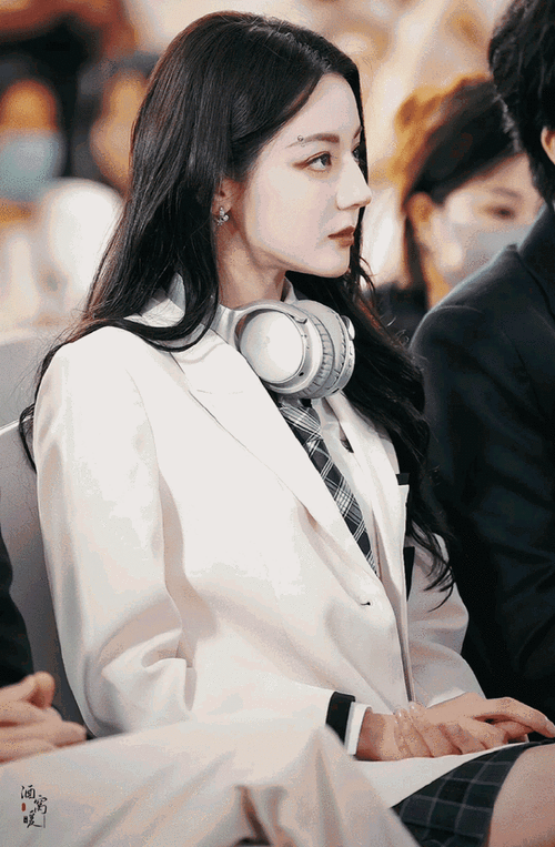 花少聚会没有迪丽热巴#迪丽热巴工作行程提前几个月就安排好的.