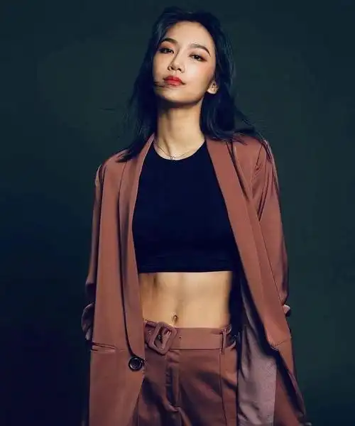 娱乐圈拥有马甲线的女星,赵丽颖反差最大,李若彤让人惊艳