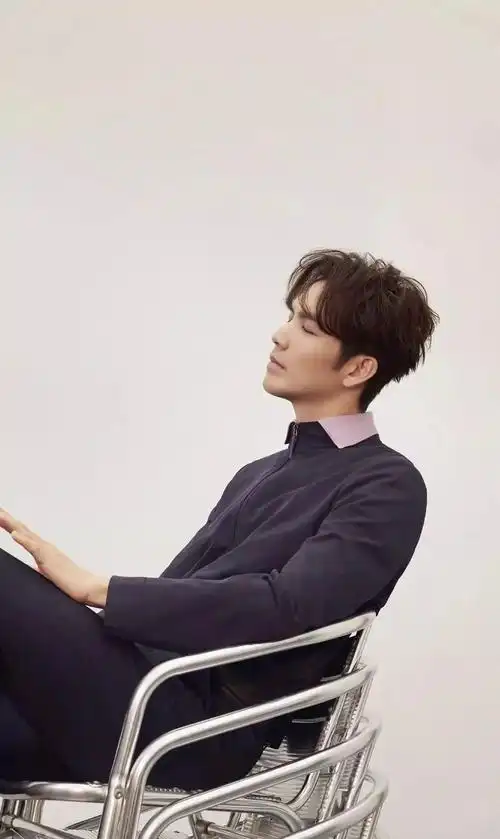 今日份钟汉良手机壁纸 你点的小哇哦_高清图集_新浪网