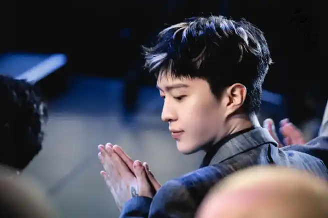 范丞丞金色挑染##范丞丞官宣澳门国际喜剧节