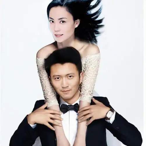 王菲比张柏芝大10岁9个月但一个小细节暴露她是谢霆锋的真爱