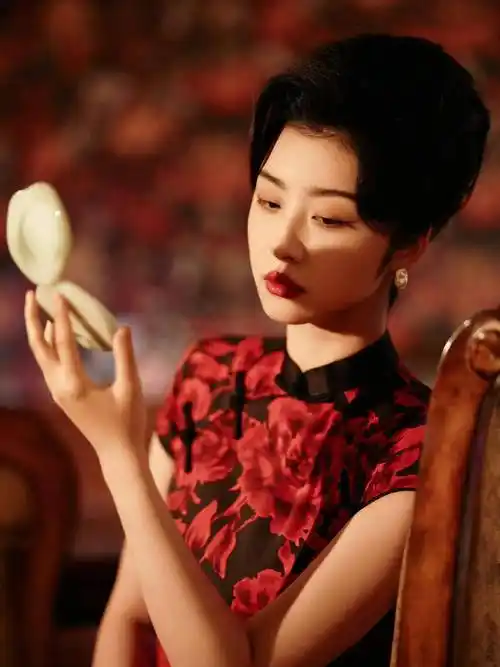 赵小棠说自己抑郁了两年,网友:受不了就退圈,换个方式卖惨行吗_明星