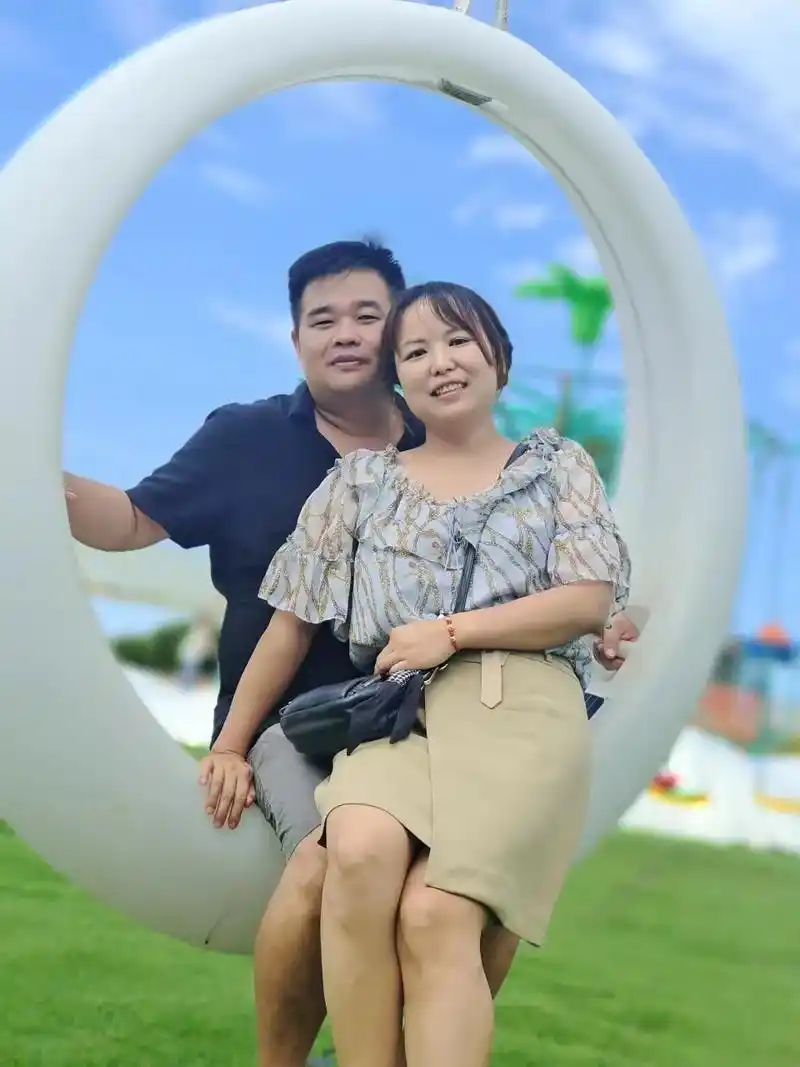 明天情人节了,找出手机中所有的双人合照,就这几张,现在生活充 - 抖音