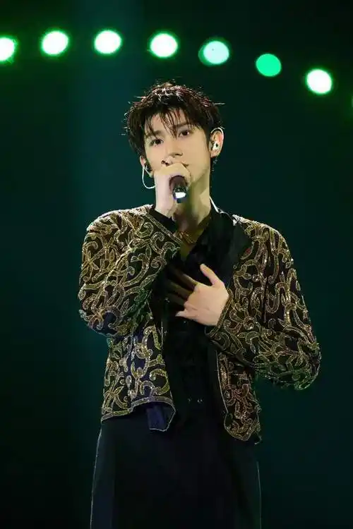 鞠婧祎失去表情管理,跨年晚会真唱这几位有真水平|王源|王俊凯_网易