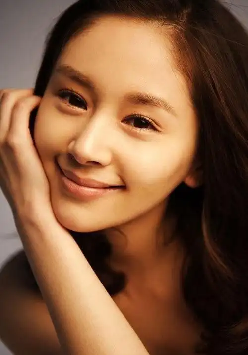 王子文是不是整形了?她现在长得好像杨幂和郑爽的混合体啊!