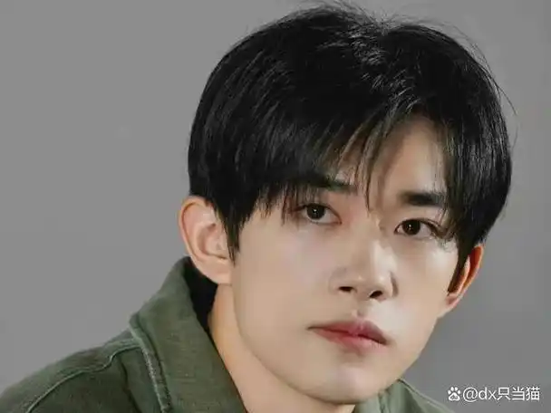 易烊千玺在《奇迹·笨小孩》以上就是易烊千玺从2000年到2021年的人生