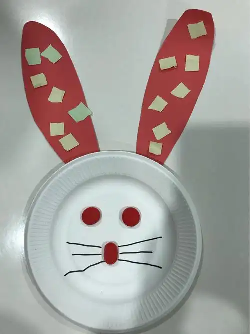 望海幼儿园小一班手工制作《小白兔》