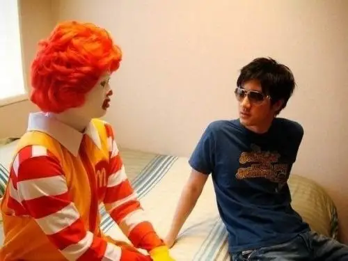 原标题 [王力宏童年时期青涩照曝光 图揭其成长经历家庭背景]