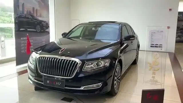 新款红旗h7的外观真的非常霸气一进4s店就被这强大的气场震撼到了有一