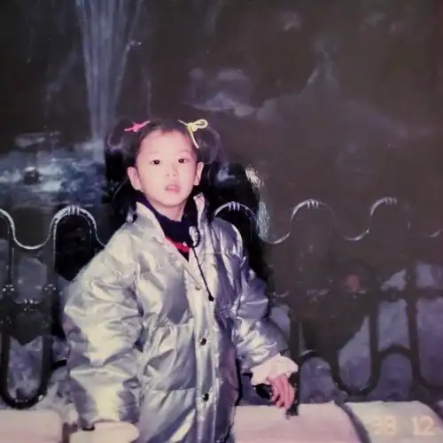 blackpink金智秀jisoo迎来27岁生日晒童年照感谢粉丝祝福