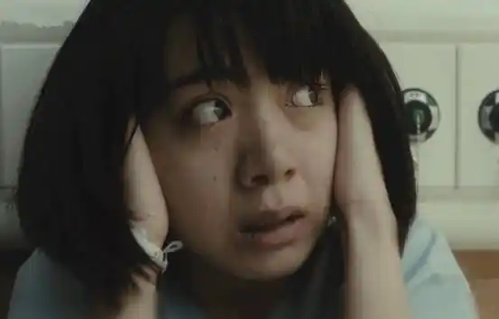 自从该节目播出和那张有关歪头女的图片被在网络上疯传后,便在日本