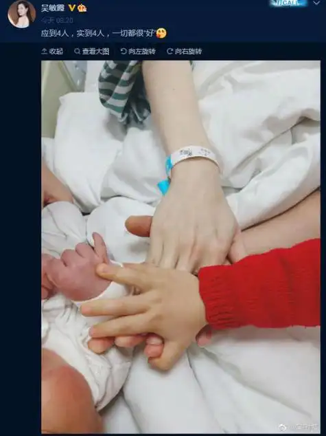 "并且晒出了一家四口的前后照,照片中,一家人手牵手十分温馨,同时也