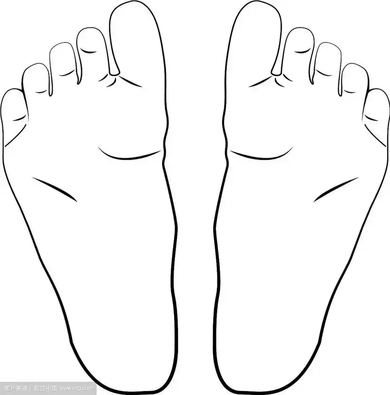 女孩的脚上画了黑线