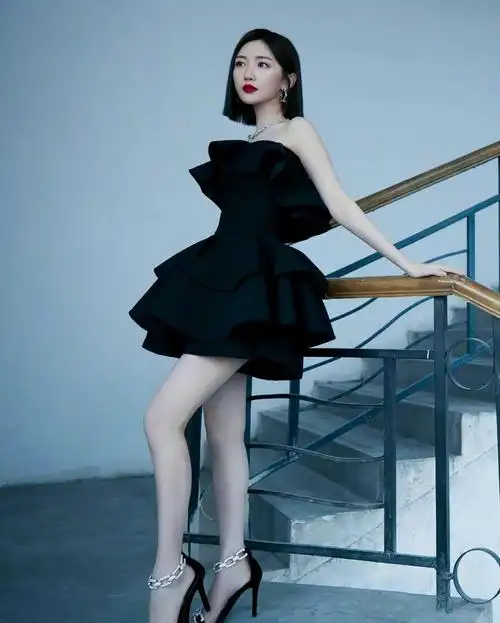 清纯可爱的毛晓彤大秀美腿,楚楚动人!_高清图集_新浪网