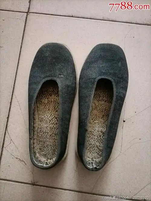 民国老布鞋一双