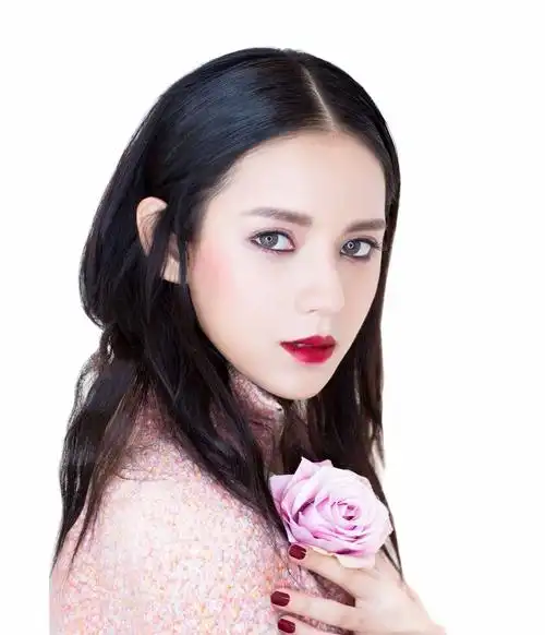 瑞丽封面冠军张予曦