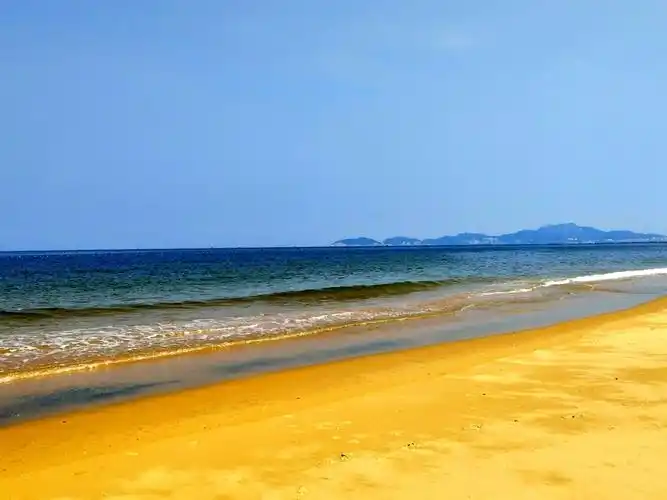 碧海蓝天金沙滩