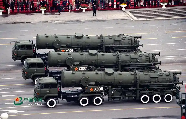 1999年国庆阅兵,第二炮兵常规地地导弹方队.乔天富 摄