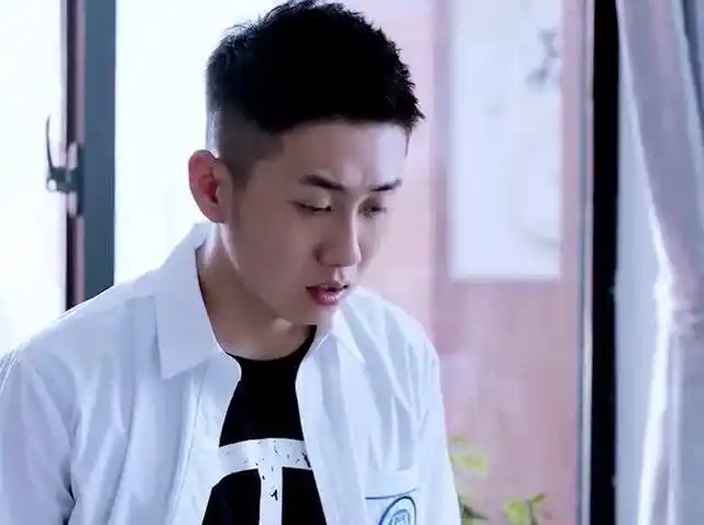 学校要求上交手机,江天昊藏手机这事,东窗事发了!